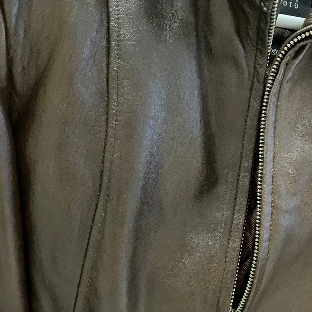 Leather jacket - Picture 3 of 6